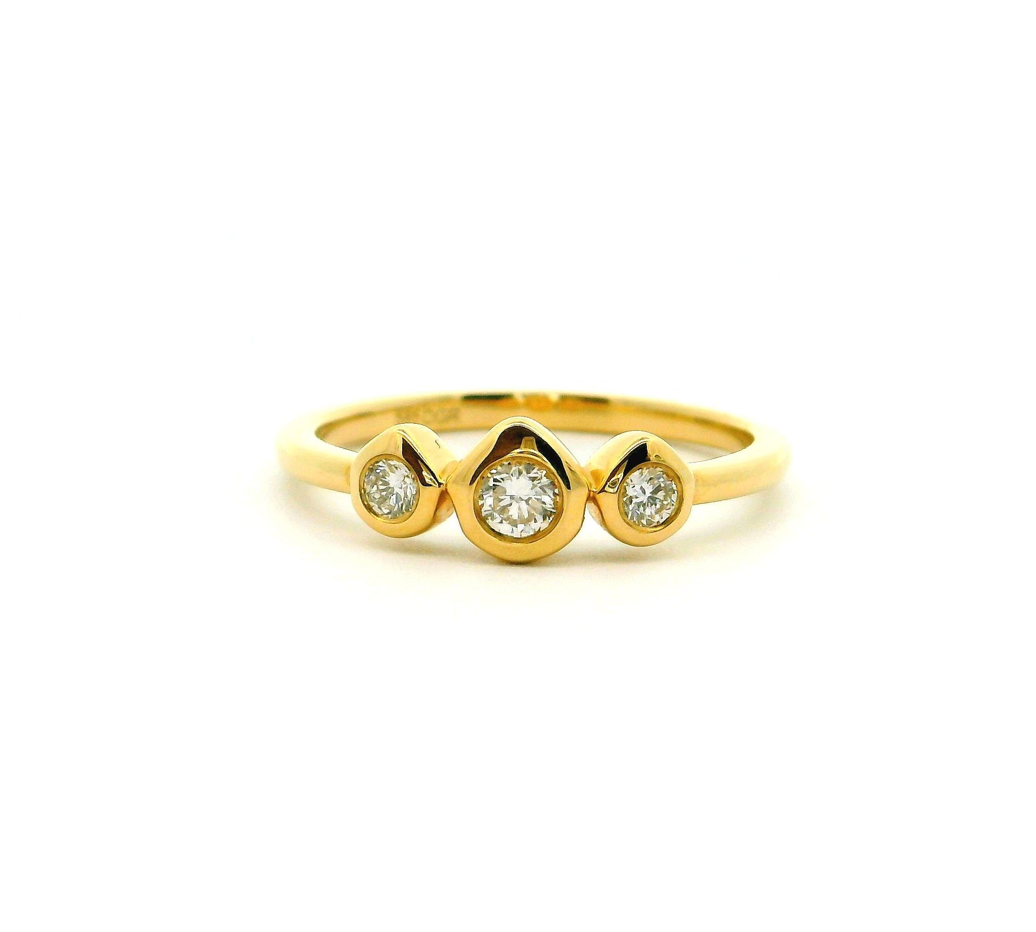 ring-gelbgold-3-diamanten-ecl1q247g-frontansicht.jpg