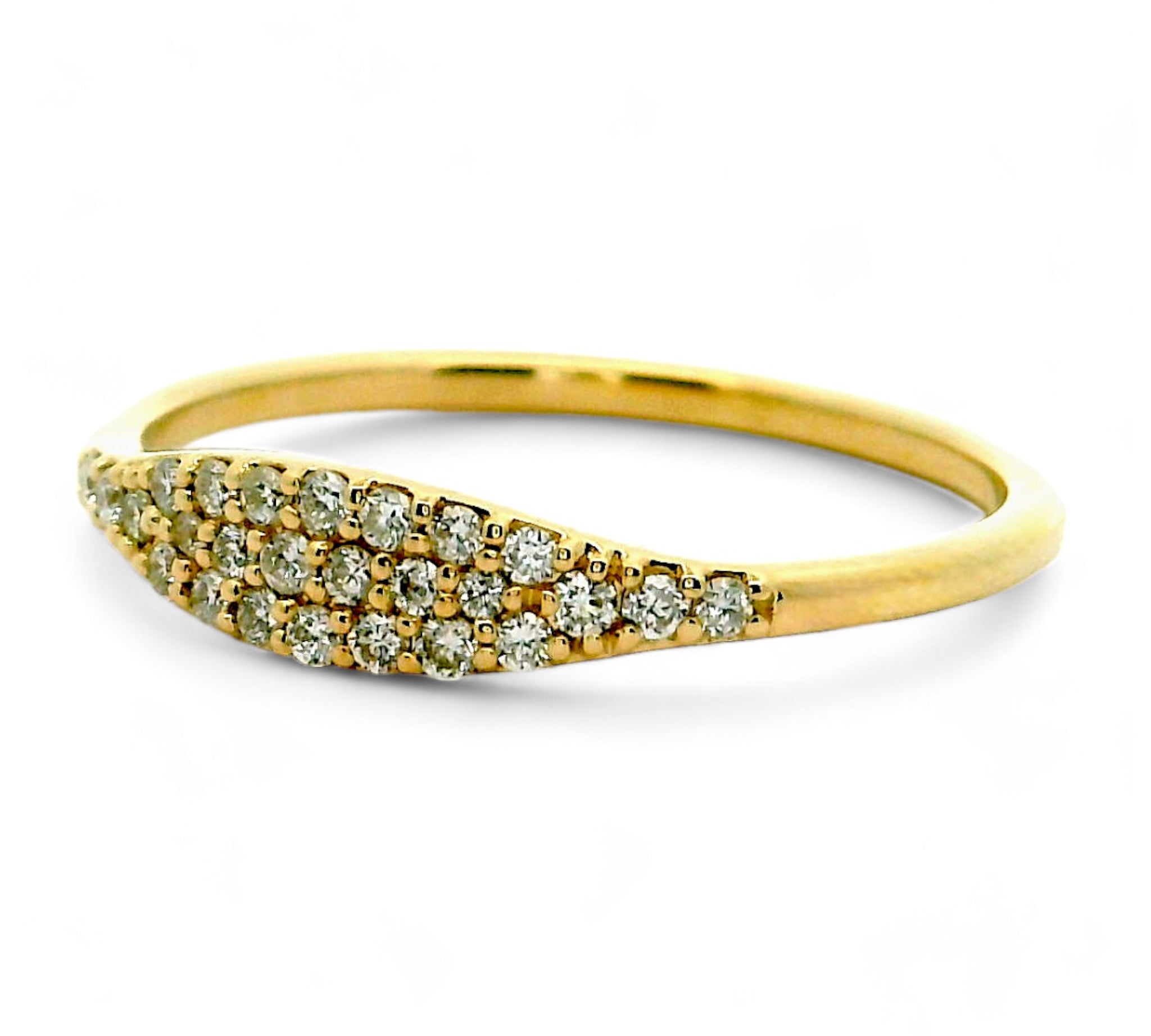 ring-gelbgold-33-diamanten-eclacr81-schraegansicht.jpg