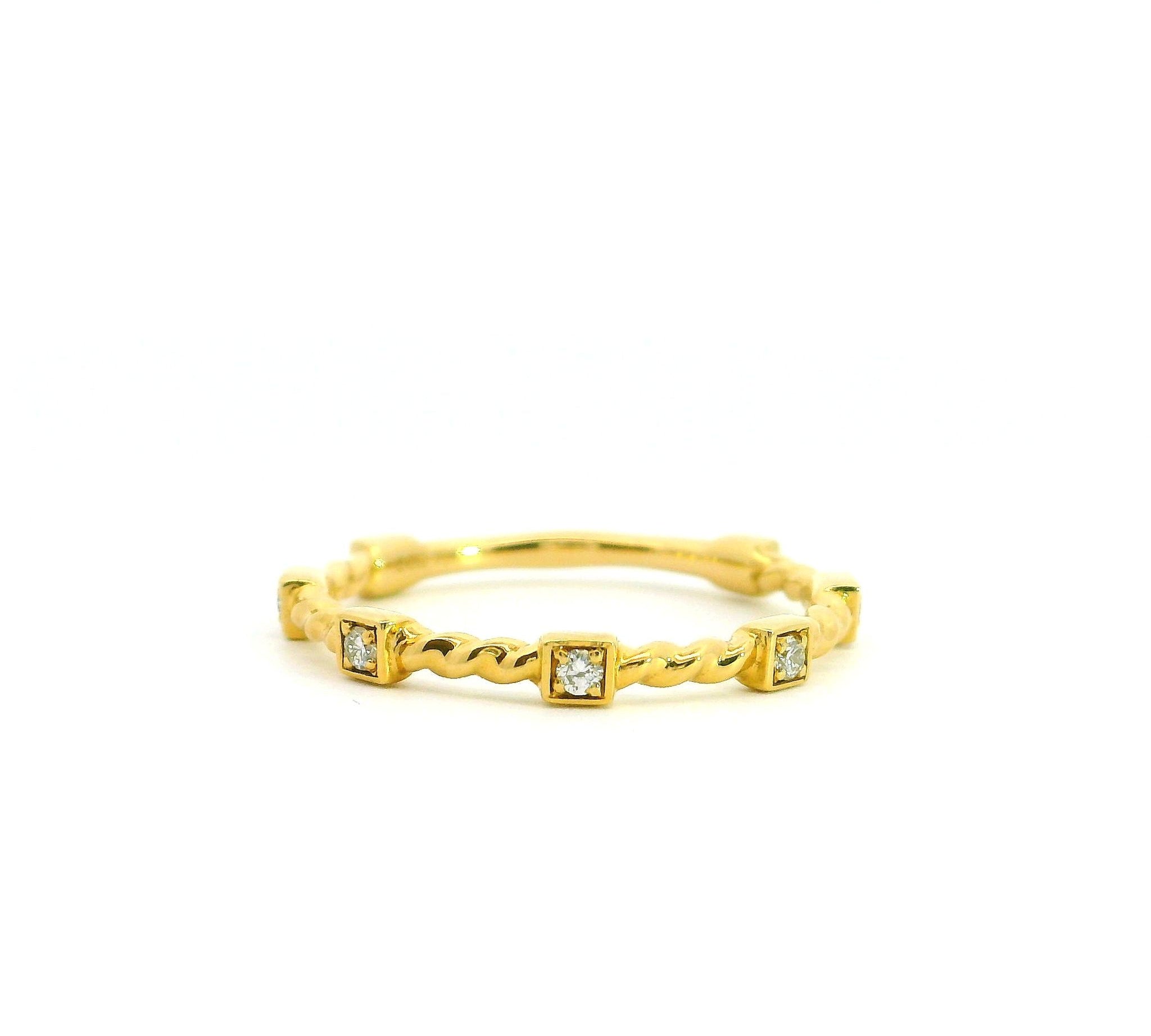 ring-gelbgold-7-diamanten-ecl1u470g-frontansicht.jpg