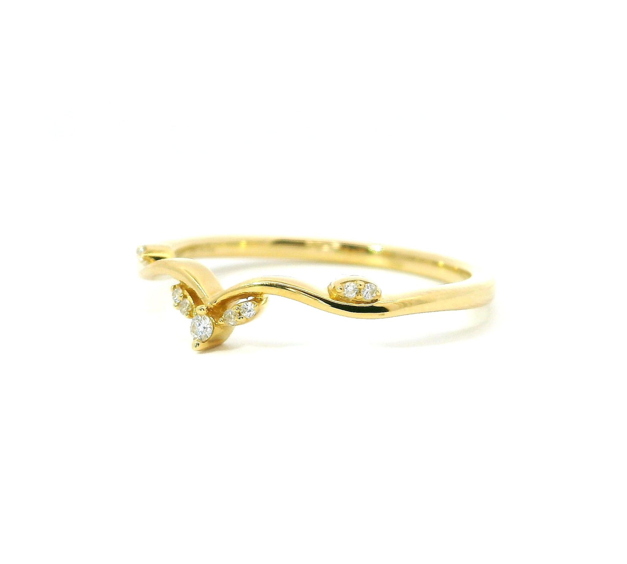 ring-gelbgold-8-diamanten-ecl1ae85g-schraegansicht.jpg